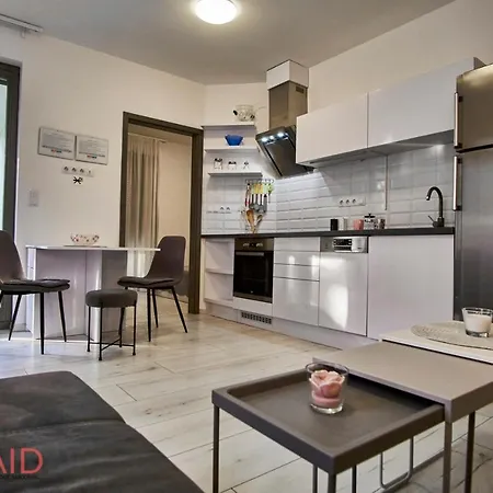 Apartment Vanessa Apartman - Hostaid *