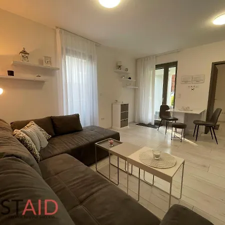 Apartment Vanessa Apartman - Hostaid *